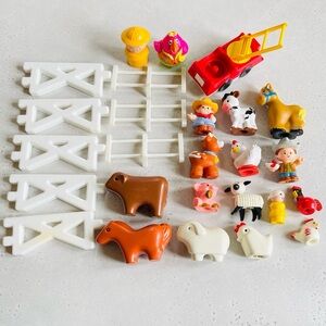 26 Piece Misc. Fisher Price Little People Lot Farm Animals Fence Fire Truck